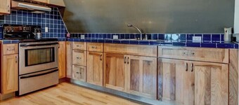 Magnifik 44 + Acre Country Estate
