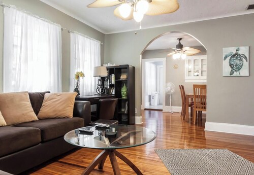 1930s Florida Cottage, 3 Blocks From The Water. Kayaks Included.