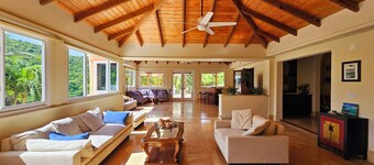 Beautiful Tropical Island Villa for big families and groups