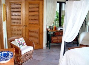 2 soverom, skrivebord, strykejern/-brett og wi-fi (inkludert)