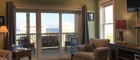 テレビ、DVD プレーヤー