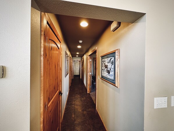 Interior - Luxurious Home with WiFi, Hot Tub & Spectacular Views (Red Lodge)