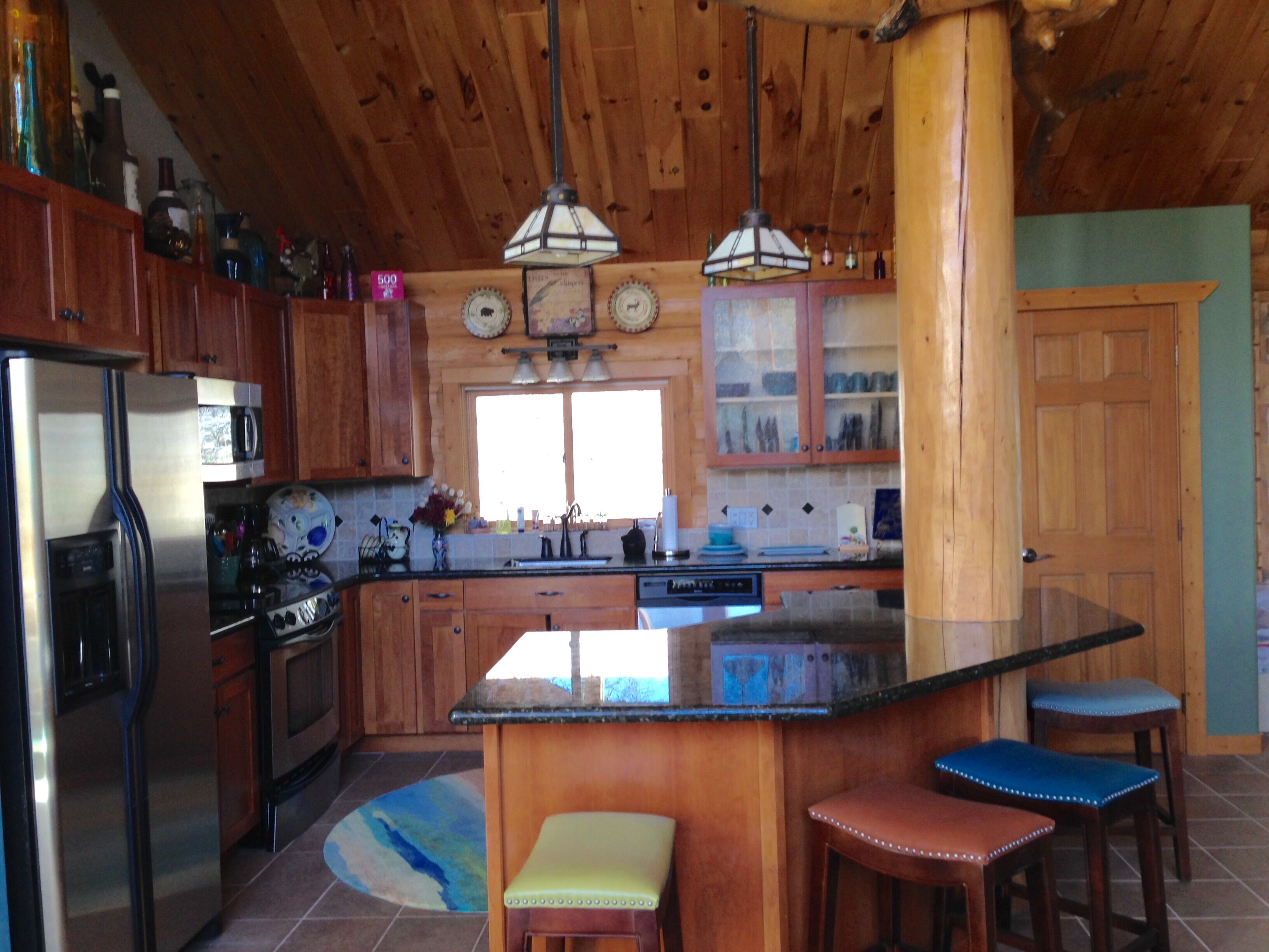 Luxury log home with style-serene mountain living at it's finest!