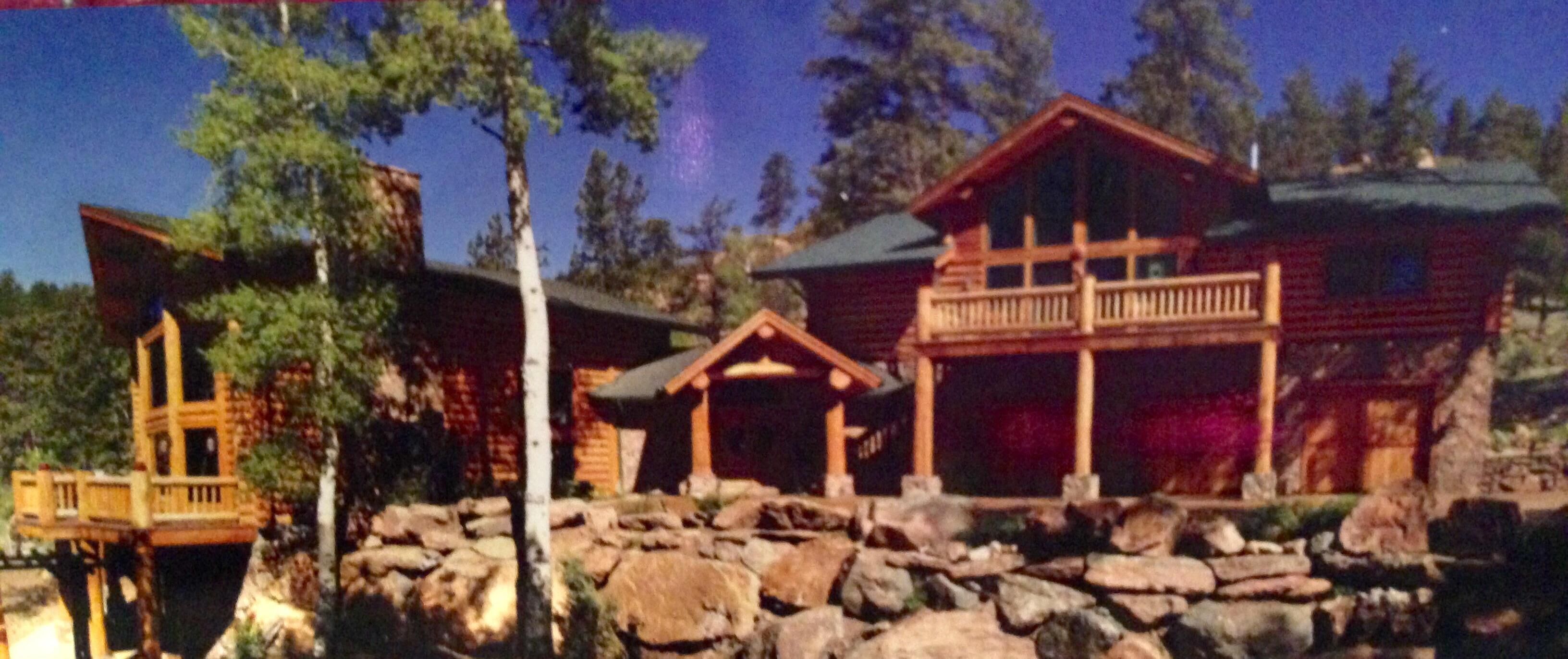 Luxury log home with style-serene mountain living at it's finest!