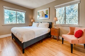 3 bedrooms, iron/ironing board, WiFi, bed sheets