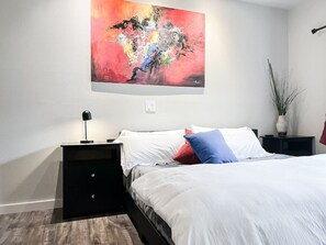 1 bedroom, desk, iron/ironing board, free WiFi - Modern South Portland Luxury Condo Offering City & Mountain Views (Portland)