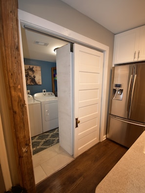 Interior - The Honeybee House North Atlanta Marietta Business or Family Travel Sleeps 1-6 (Marietta)