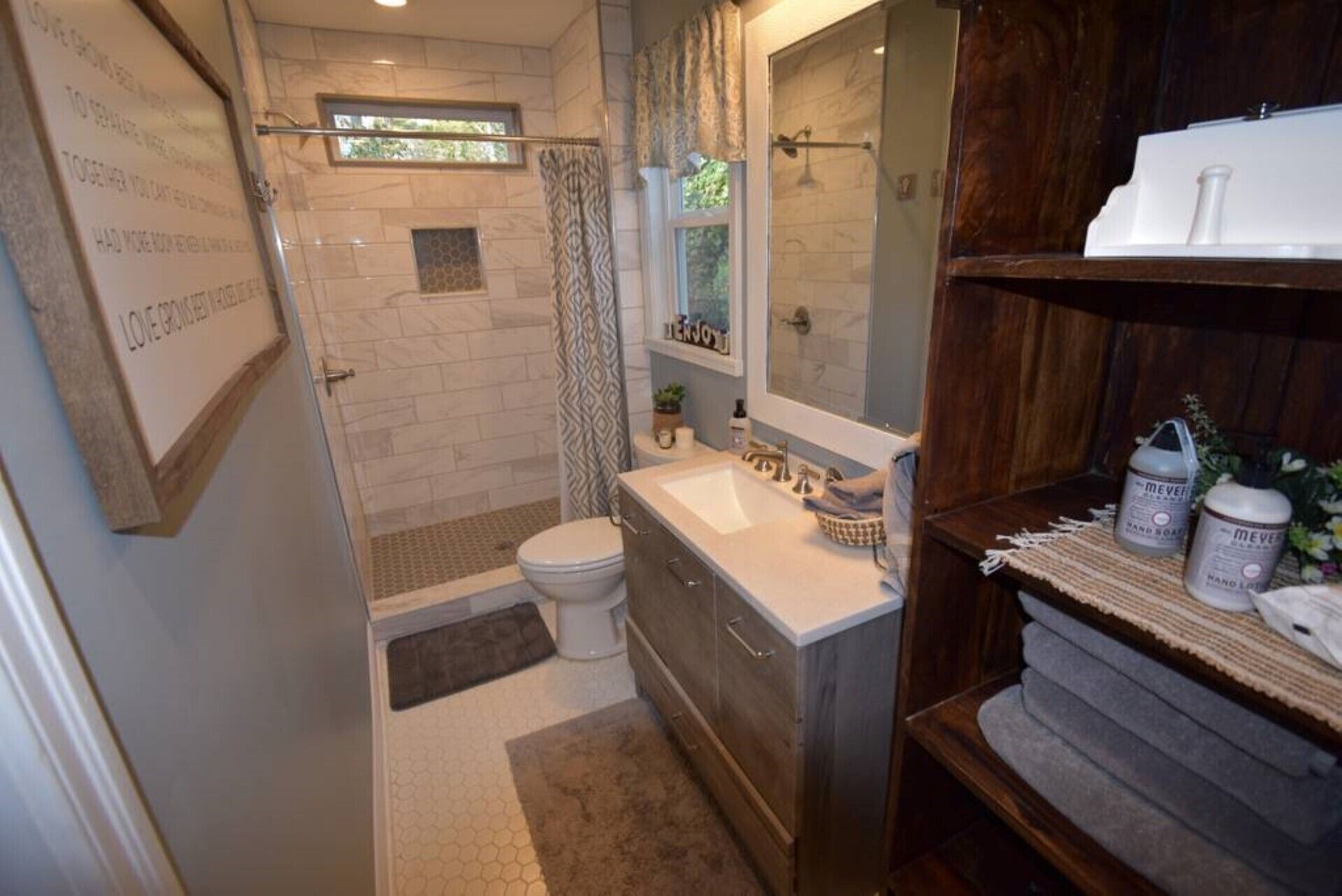 The Honeybee House North Atlanta Marietta Business or Family Travel Sleeps 1-6