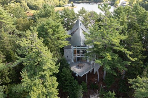 4 Bed (Sleeps 8) persons Vacation Rental with cottage, private dock and beach.