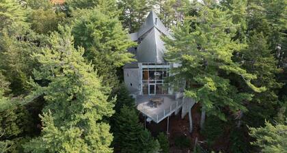 4 Bed (Sleeps 8) persons Vacation Rental with cottage, private dock and beach.