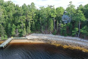 Beach nearby, sun loungers, beach towels