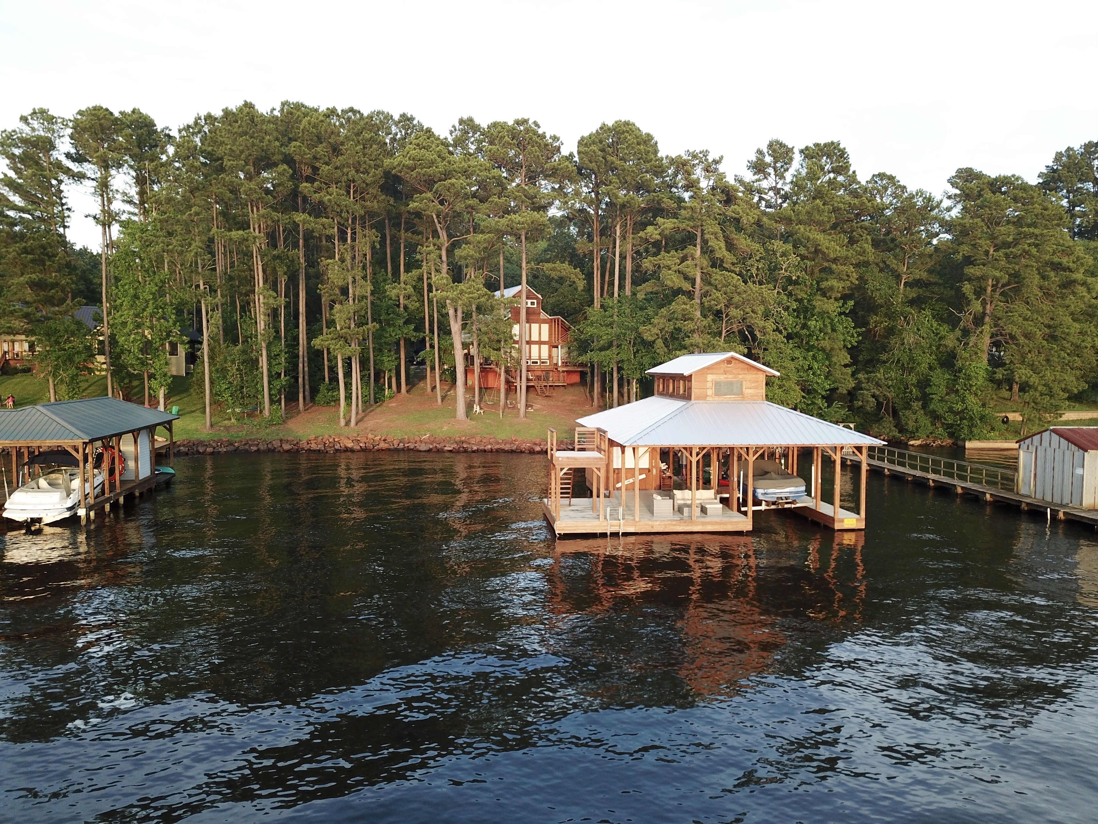 Rustic Modern Lakehouse On Lake Palestine