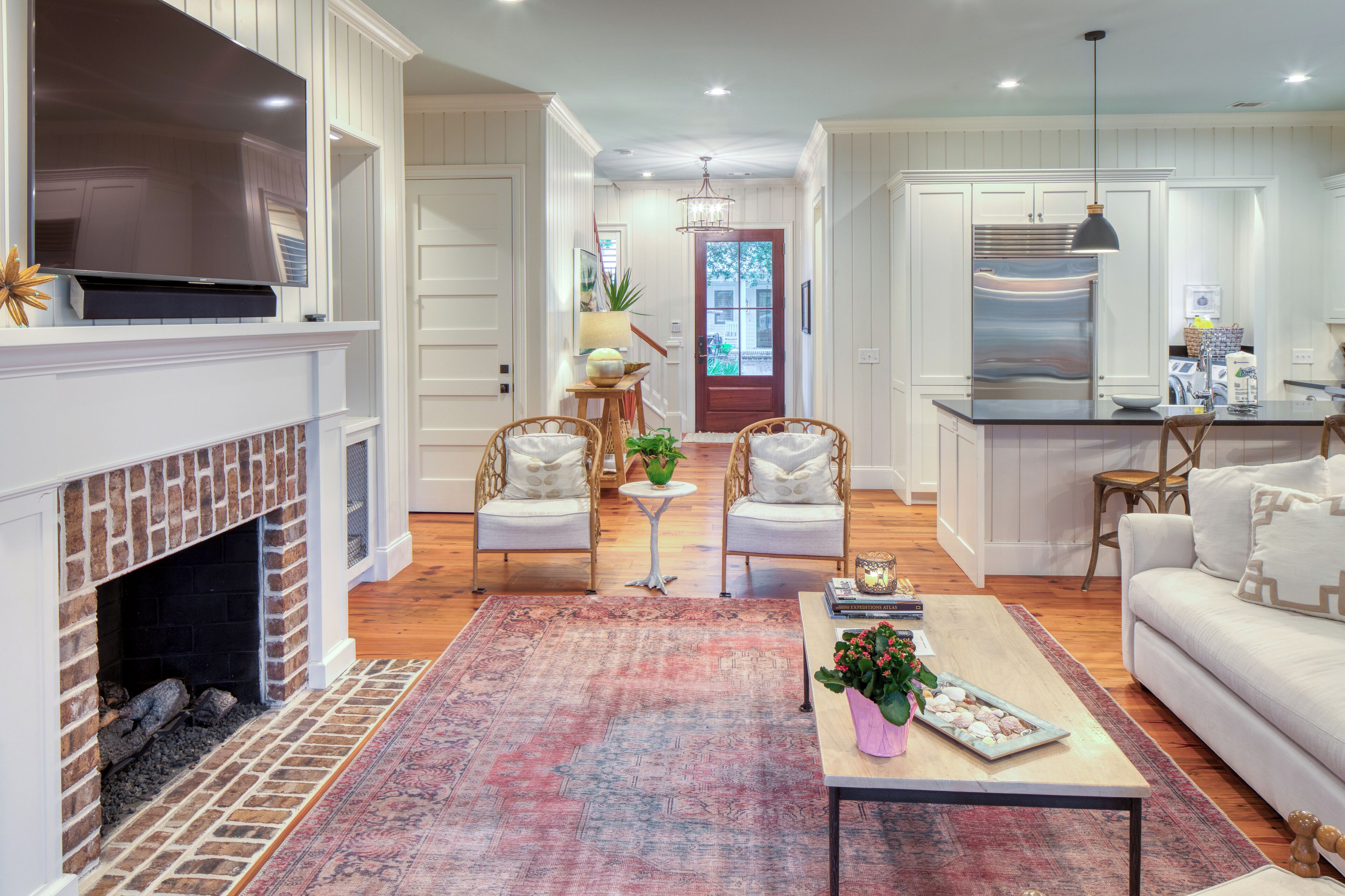  Access to Pools & Fitness Centers! - 3 KING Bedrooms-Newly Renovated!