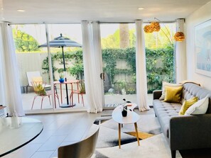 Smart TV, DVD player, books