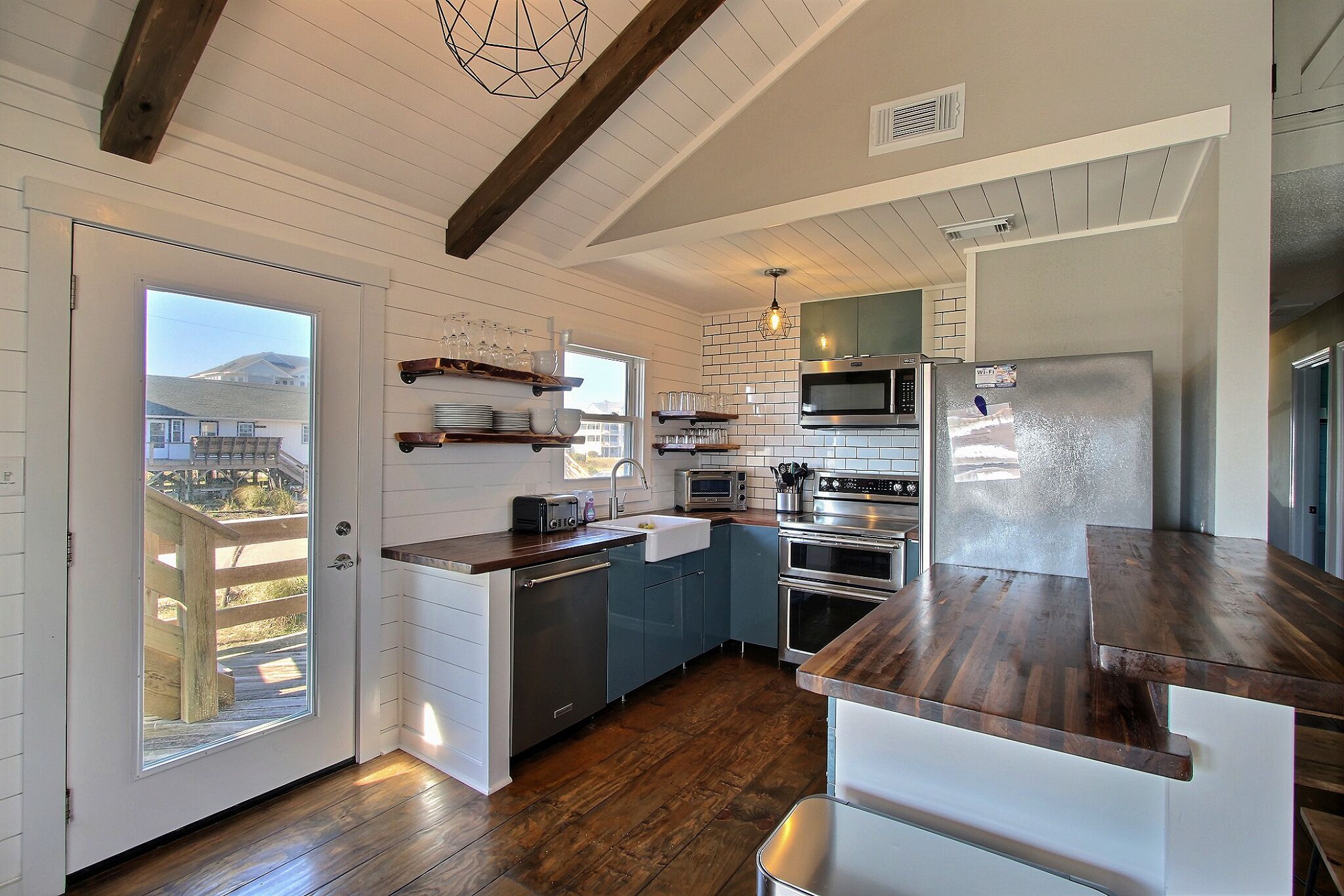 Brand new 2018- Semi-oceanfront/pet friendly/4 br - Mahalo House -