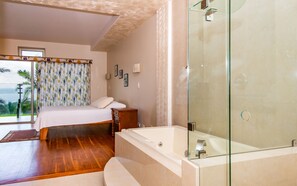 2 bedrooms, desk, travel cot, WiFi - LARGE BEAUTIFUL CONDO SUITE 2B/2B IN LAKE ARENAL (Tilaran)