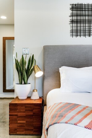 3 bedrooms, desk, iron/ironing board, travel crib