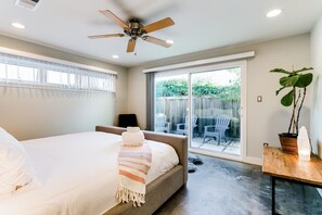 3 bedrooms, desk, iron/ironing board, travel cot