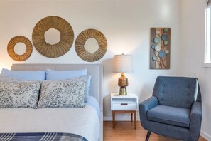 3 bedrooms, desk, iron/ironing board, travel crib