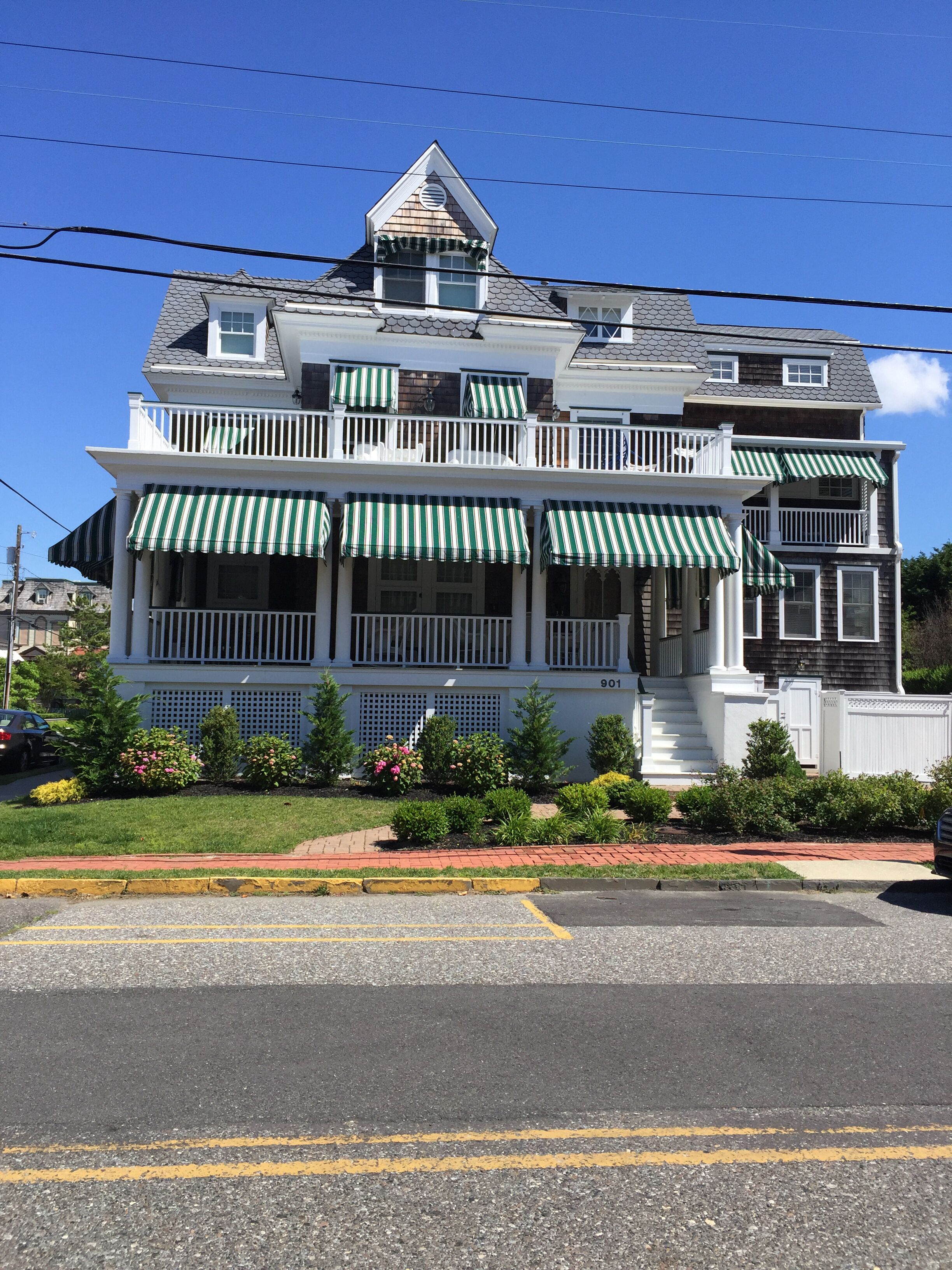 Serenity by the Sea - Sleeps 8 - 1 block from the beach!