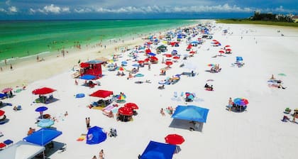 Kaunis koti, 4BR / 2BR lämmitetty uima-allas, Lähellä maankuulu Siesta Key ja Lido Key Beach