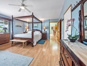 Desk, WiFi, bed sheets