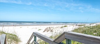 OCEANVIEW Fully Renovated Townhouse ☼ 2 Large Balconies with Outstanding Views!