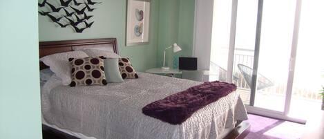 3 habitaciones, tabla de planchar con plancha, wifi y ropa de cama