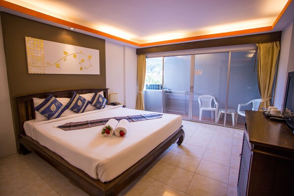 高級寝具、羽毛の掛け布団、ミニバー、セーフティボックス (室内)