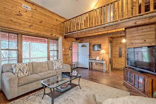 Little Red House. A charming cabin in Clayton, Ga