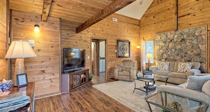 Pequeña casa roja. Una cabaña encantadora en Clayton, Ga