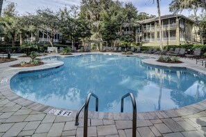 A heated pool - Oceanside 1st floor villa in Palmetto Dunes- Just a short walk to the beach! (Hilton Head)