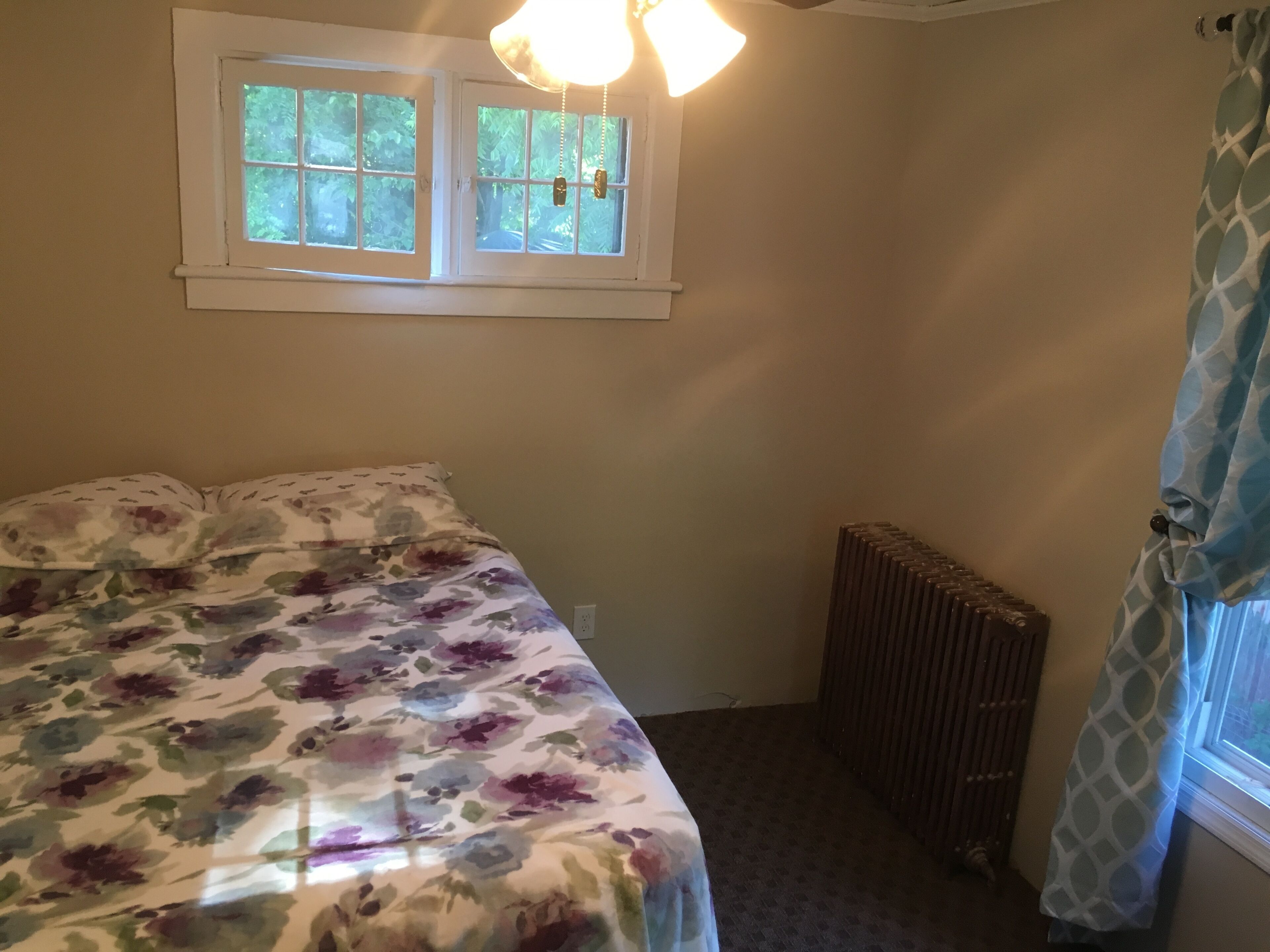 Newly renovated, Great 2nd floor home, in town and walking distance to track.