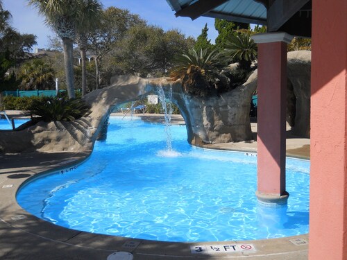 Resort access & golf cart. On canal. Short walk to an amazing beach. See reviews