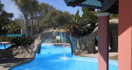 Resort access & golf cart. On canal. Short walk to an amazing beach. See reviews