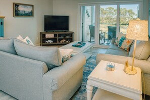 Smart TV, fireplace, books, music library - Includes Resort access & golf cart. See reviews. Cool rates/fun. Pet considered. (Fripp Island)