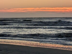 Beach nearby - Includes Resort access & golf cart. See reviews. Cool rates/fun. Pet considered. (Fripp Island)