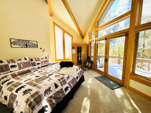 4 bedrooms, desk, travel cot, free WiFi