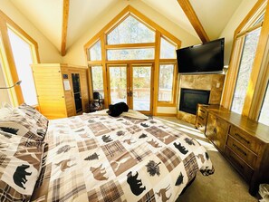 4 bedrooms, desk, travel cot, free WiFi