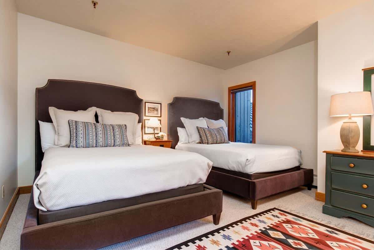 5 bedrooms, iron/ironing board, free WiFi, bed sheets