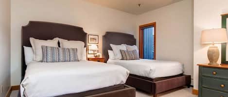 5 bedrooms, iron/ironing board, free WiFi, bed sheets