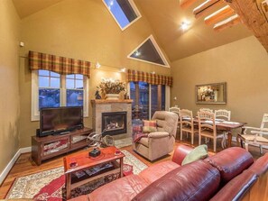 Fernseher, Kamin