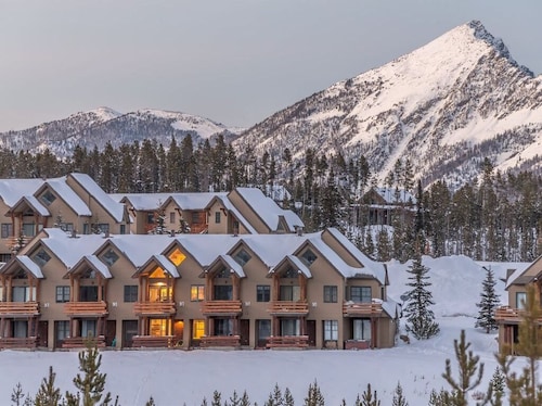 Ski-in/Out w/private hot tub & gorgeous views - Saddle Ridge Family Retreat