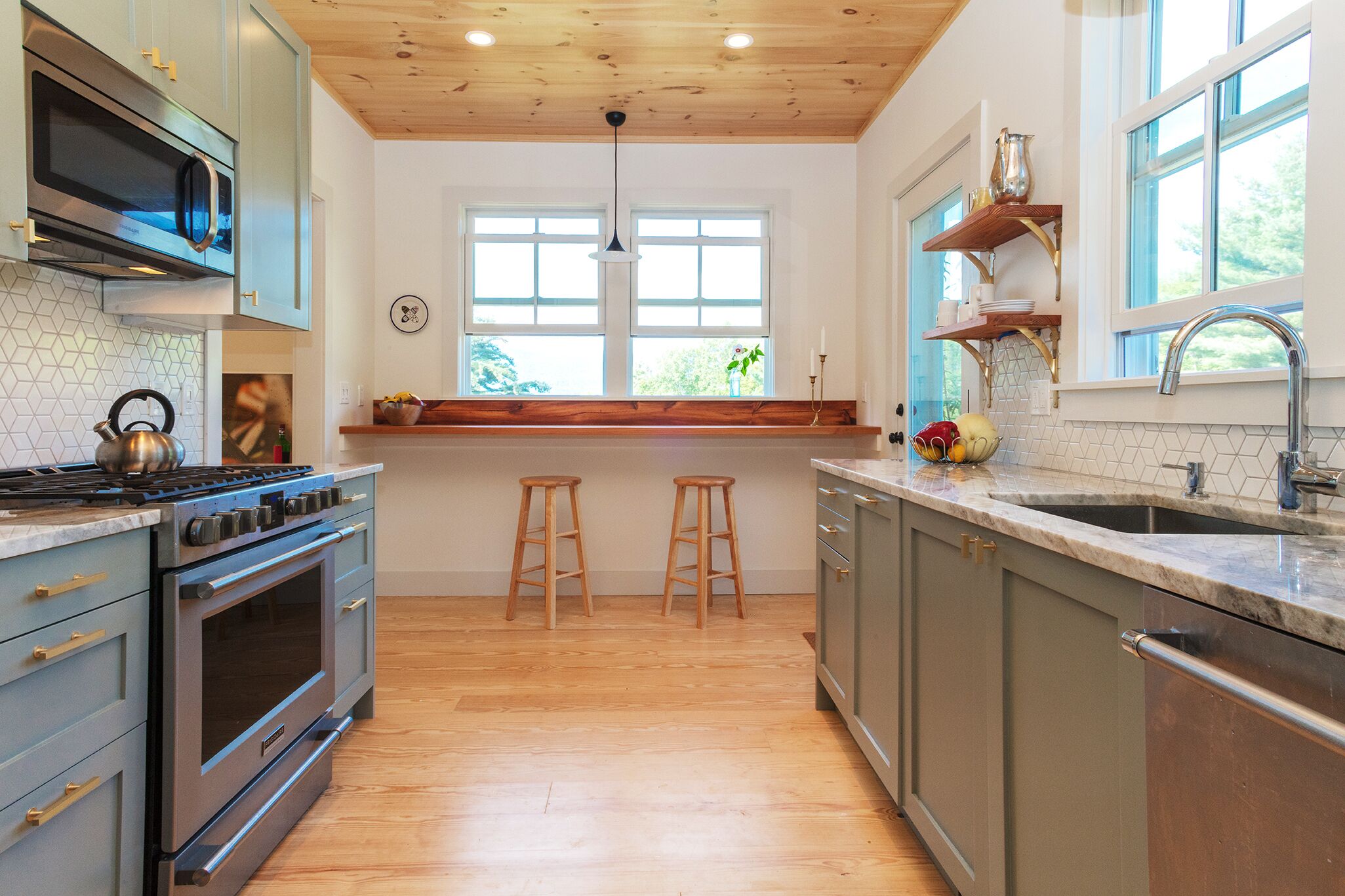 Serene Woodstock 3 bedroom cottage with sweeping mountain views