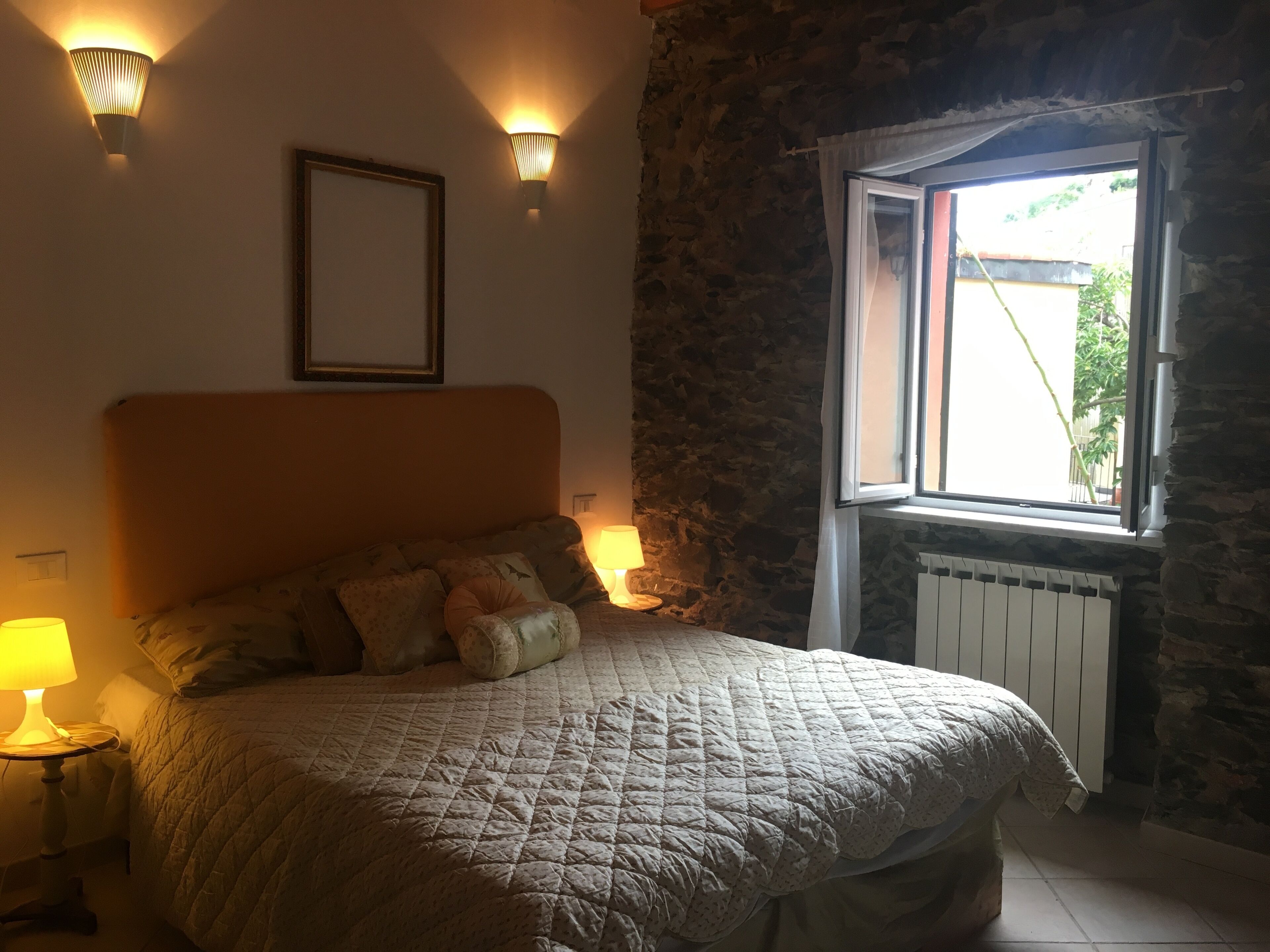 A quite studio in the heart of the village.