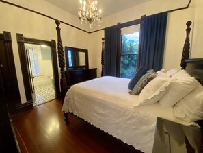 4 bedrooms, desk, iron/ironing board, travel cot