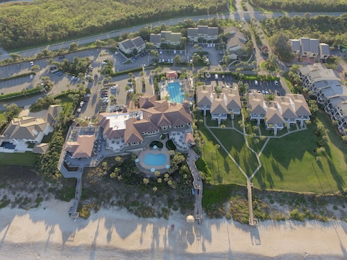 Beach Condo in Sawgrass Country Club - Steps From the Sand! Recently Renovated.