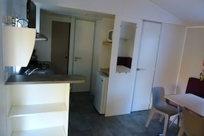 Private kitchen - Camping La Maurie (Saint-Georges-d'Oleron)