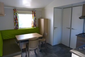 Living area - Camping La Maurie (Saint-Georges-d'Oleron)