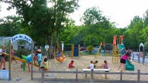 A playground with various play structures and a sandy area. - Camping La Maurie (Saint-Georges-d'Oleron)